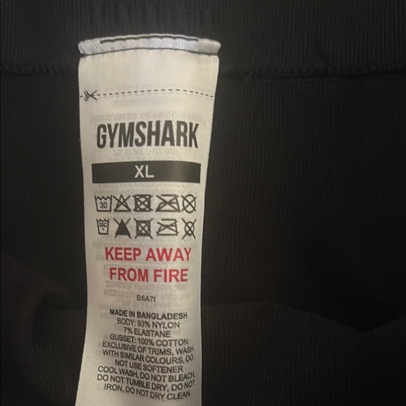 Gymshark Black body fit short - Picture 2 of 3